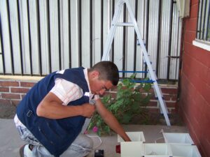 Instalación Alarma Comunitaria para 2 Casas 20W 2 Pulsadores